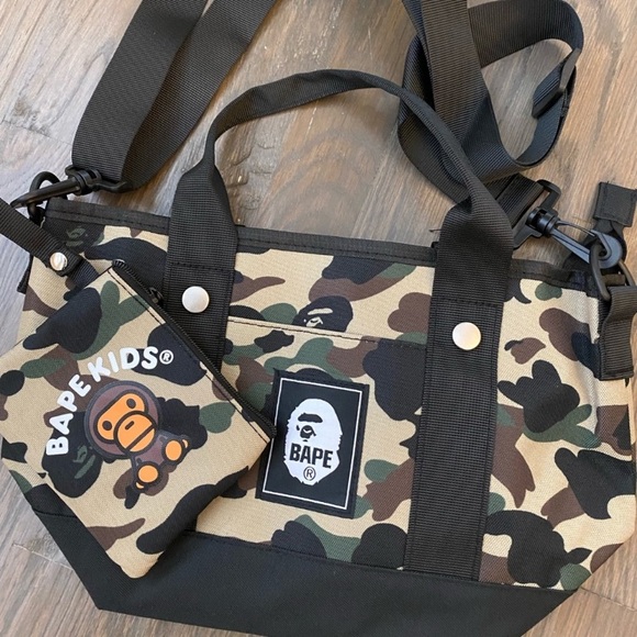 Bundle of A Bathing Ape Bags Bape Camo mini tote and Bape card holder - Picture 7 of 8
